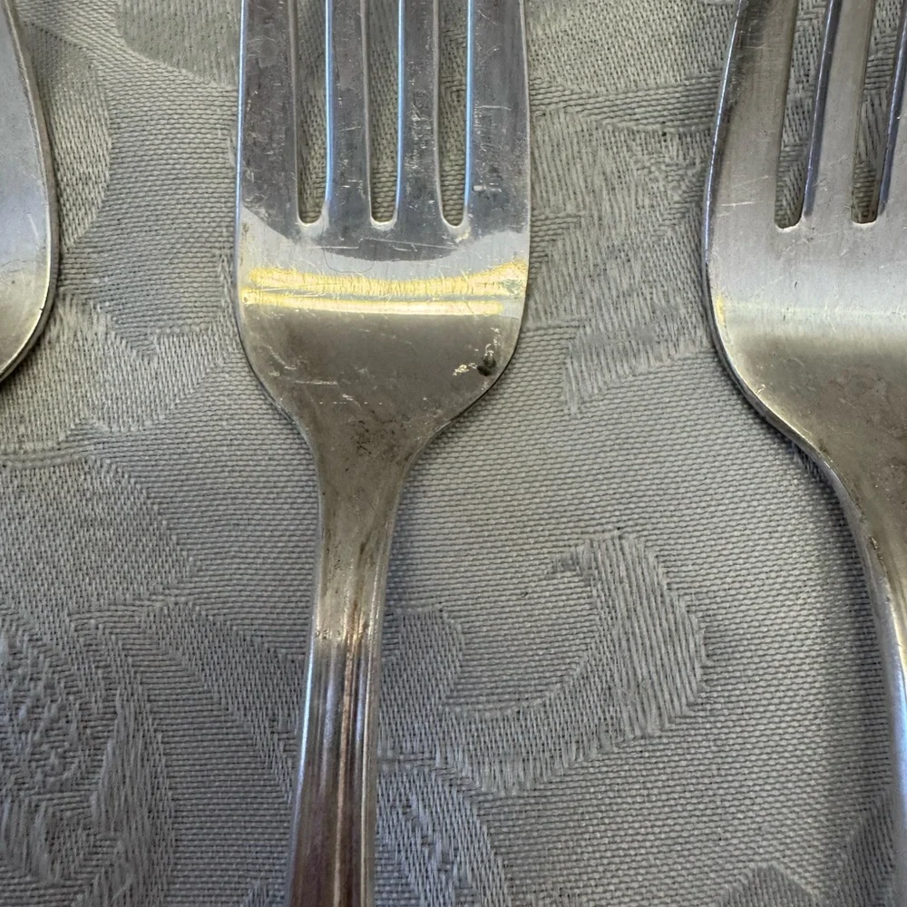 Vintage WM Rogers 1951 Magnolia Inspiration Extra Plate 6 Individual Salad Forks